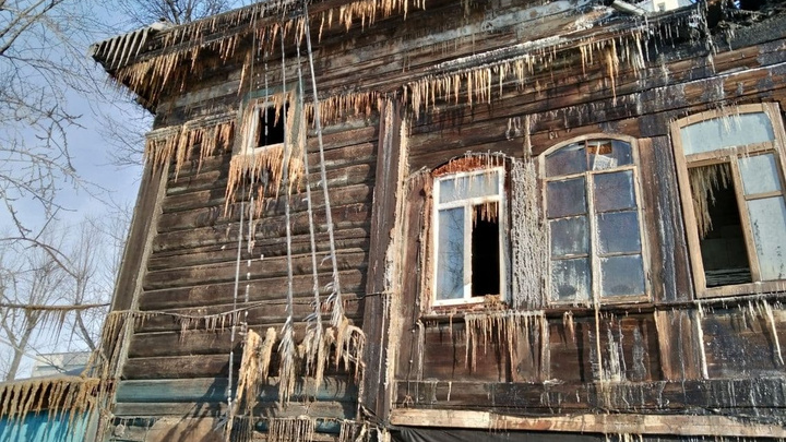 Жильцам сгоревшего дома на Декабрьских событий предложат временное жильё в Иркутске