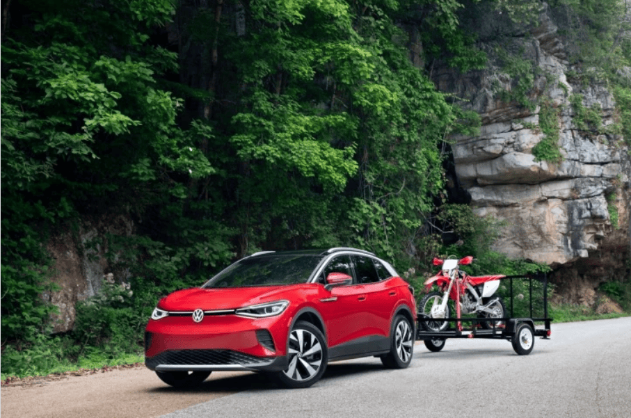 Линейка электромобилей Volkswagen на платформе MEB носит название ID. На фото — кроссовер ID.4, который вышел на рынок год назад вслед за хетчбэком ID.3. Также в линейке есть купе-кроссовер ID.5 и электрический паркетник большего размера ID.6. На 2022 год запланирован дебют ID.7 в версиях седан и универсал Линейка электромобилей Volkswagen на платформе MEB носит название ID. На фото — кроссовер ID.4, который вышел на рынок год назад вслед за хетчбэком ID.3. Также в линейке есть купе-кроссовер ID.5 и электрический паркетник большего размера ID.6. На 2022 год запланирован дебют ID.7 в версиях седан и универсал