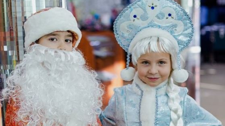 Коллекция детской нарядной одежды и карнавальных костюмов обновилась в «Угловом» в Чите