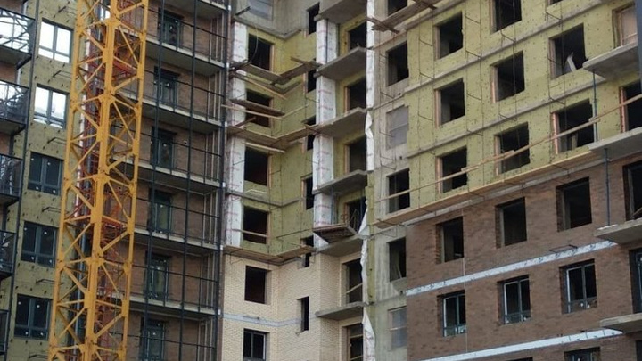 Рабочий упал с пятого этажа строящегося дома на ул. Пискунова в Иркутске