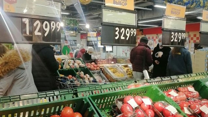 Помидоры в золоте. «ИрСити» проверило цены на овощи в крупных торговых сетях