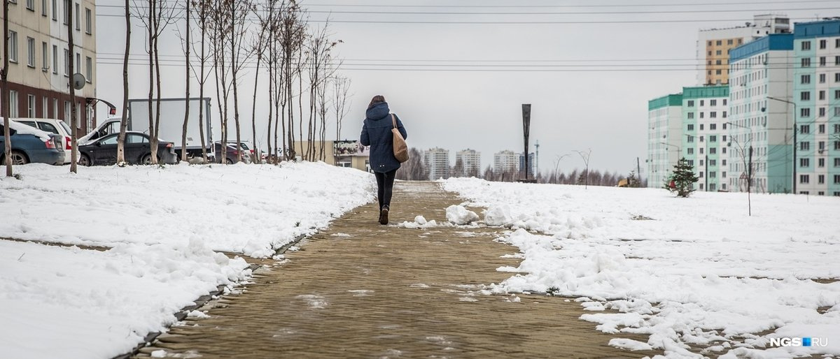 Люди сегодня боятся денег: ни покупатели, ни продавцы не хотят остаться с наличными в руках, которые завтра могут превратиться в фантики Люди сегодня боятся денег: ни покупатели, ни продавцы не хотят остаться с наличными в руках, которые завтра могут превратиться в фантики