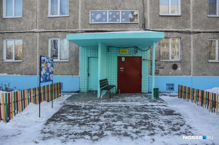 Подъезд дома, где жила семья Подъезд дома, где жила семья