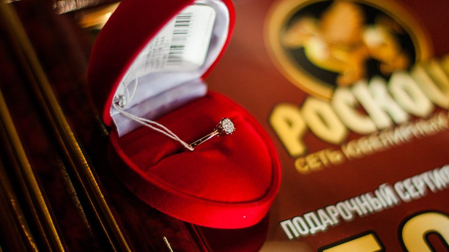 Роскошь чита каталог. Роскошь чита каталог. Магазины золота в чите. Лицо магазина роскошь чита. Ювелирка чита.