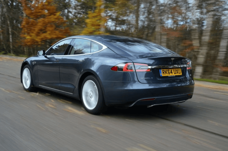 Опыт Tesla с автопилотом оказался не самым удачным, но Model S в любом случае войдет в историю как первый массовый автомобиль, предложивший автопилот высокого уровня Опыт Tesla с автопилотом оказался не самым удачным, но Model S в любом случае войдет в историю как первый массовый автомобиль, предложивший автопилот высокого уровня