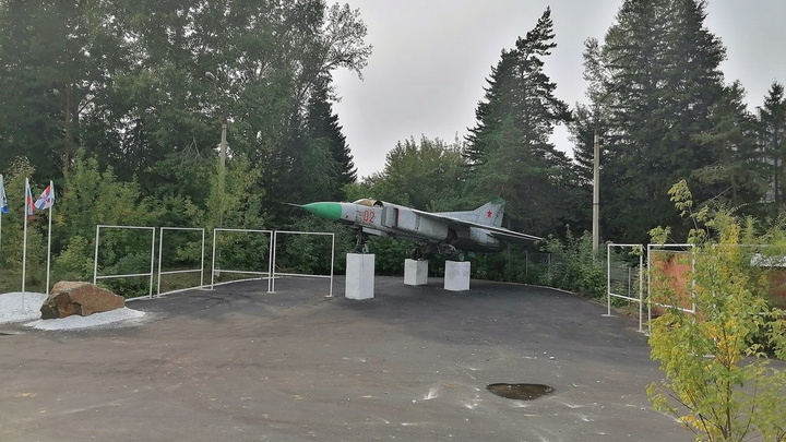 Самолёт МиГ-23 с территории ИВВАИУ установят у школы № 21 в Иркутске
