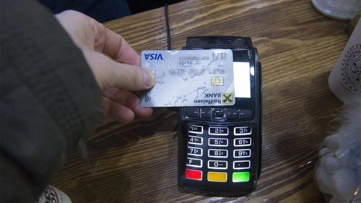 VISA и MasterCard приостанавливают деятельность в России
