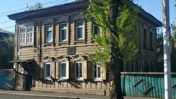 Фасад дома, где жил Николай Камов, отремонтируют в Иркутске во время акции «Фасадник»