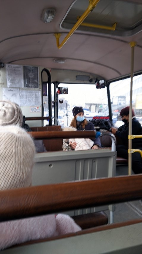 В автобусе №65, когда он приехал к педуниверситету, было довольно много свободных мест В автобусе №65, когда он приехал к педуниверситету, было довольно много свободных мест