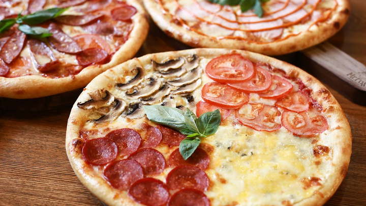 Один из трёх подарков получат покупатели при заказе нью-йоркской пиццы на сайте Мr. Fox