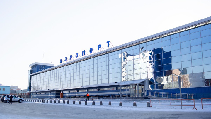 Летевший в Благовещенск самолёт вынужденно приземлился в аэропорту Иркутска