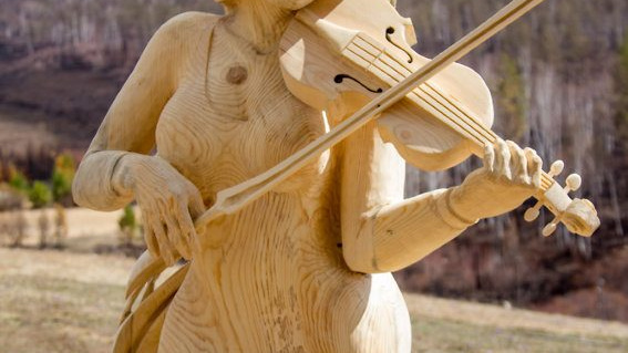 Фестиваль деревянных скульптур в «Парусе»
