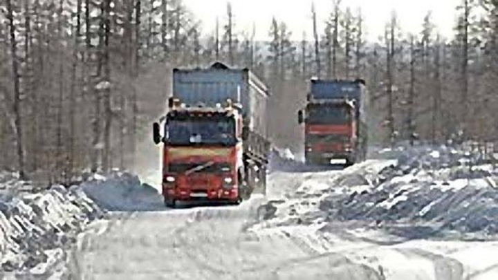 Завоз топлива по зимним дорогам стартовал на север Иркутской области