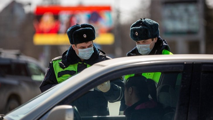 Что нас ждёт в марте: в России появятся новые штрафы для водителей и хозяев балконов