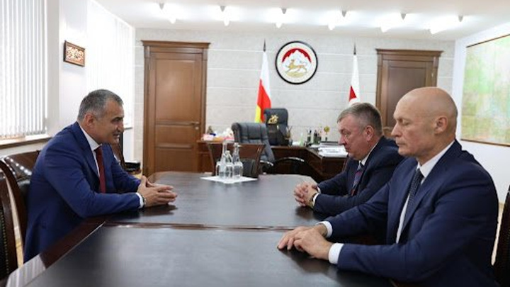 Андрей Гурулёв встретился с президентом Южной Осетии