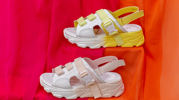 Сандалии, босоножки и мюли — тренды летней обуви представила Vallenssia в Чите