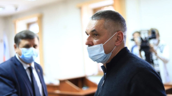 Дал Кузнецову галстуки, утюг и кофеварку - свидетель по делу экс-сити-менеджера в суде