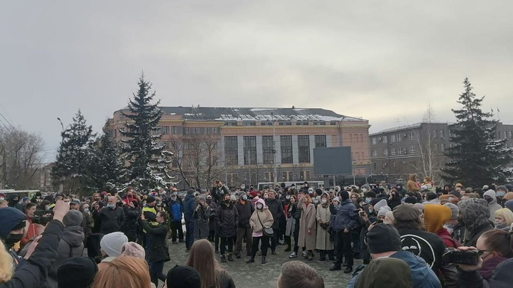 Иркутская мэрия оценила число участников митинга в поддержку Навального в 500 человек