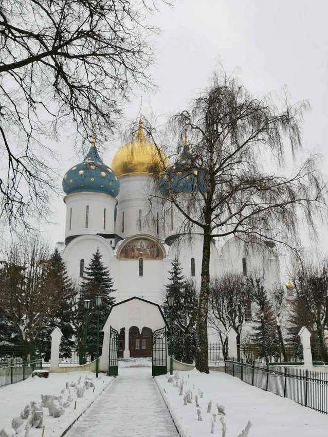 Успенский собор. Был заложен по велению царя Ивана IV Грозного в центре лавры