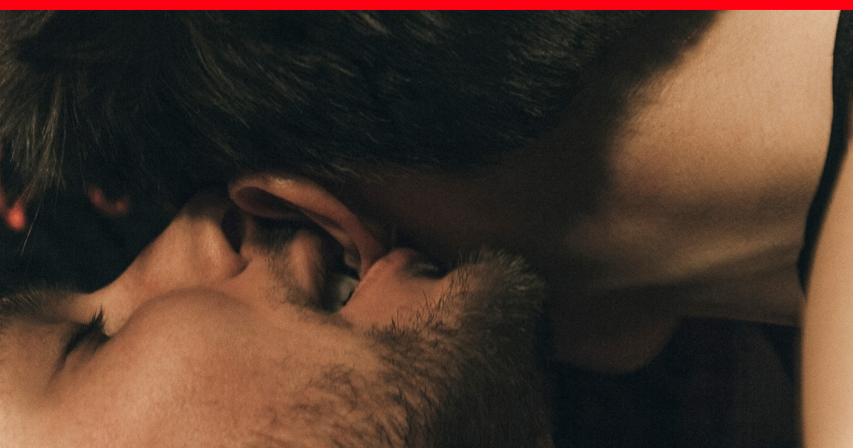 Поцелуи: Порно студенток и молодых