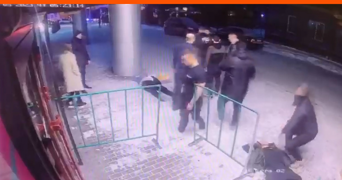 Нападение на таксистку. Драка в Екатеринбурге вчера.