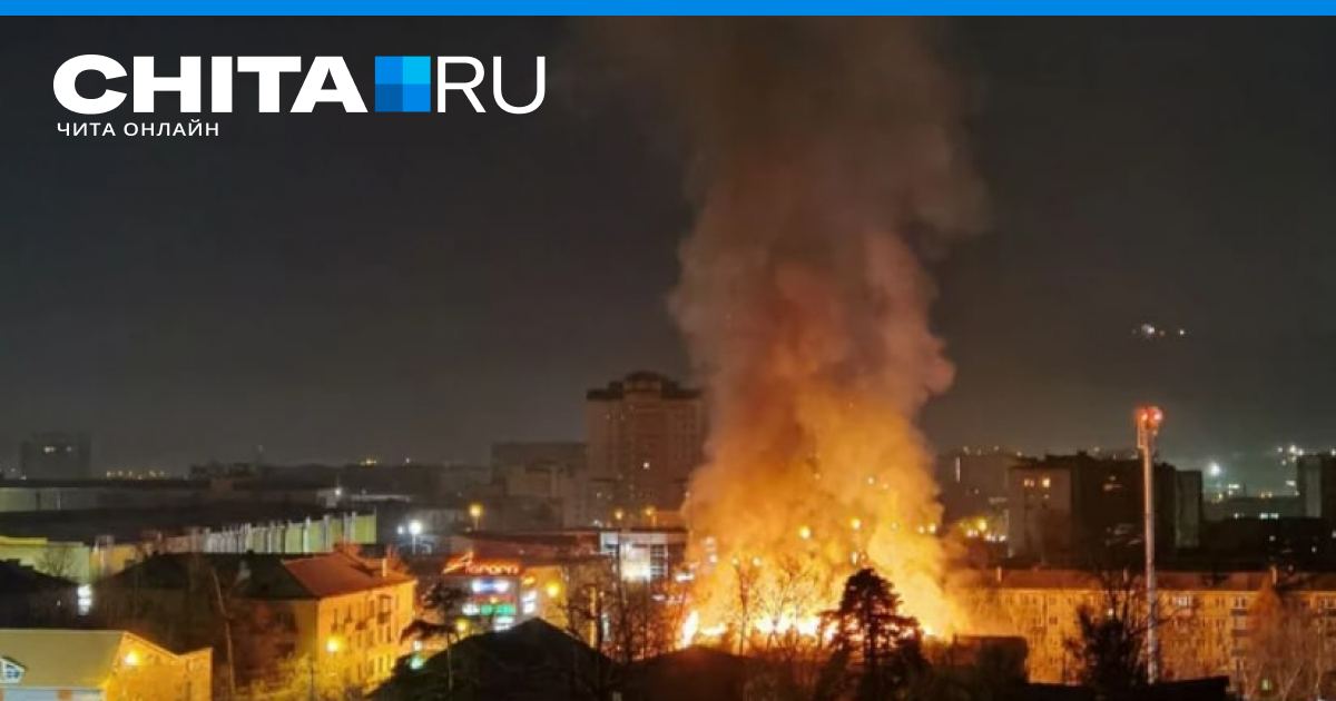 Спасся из горящей трои 4. Пожар в здании. Пожар Чита. Здание горит. Пожары и взрывы.