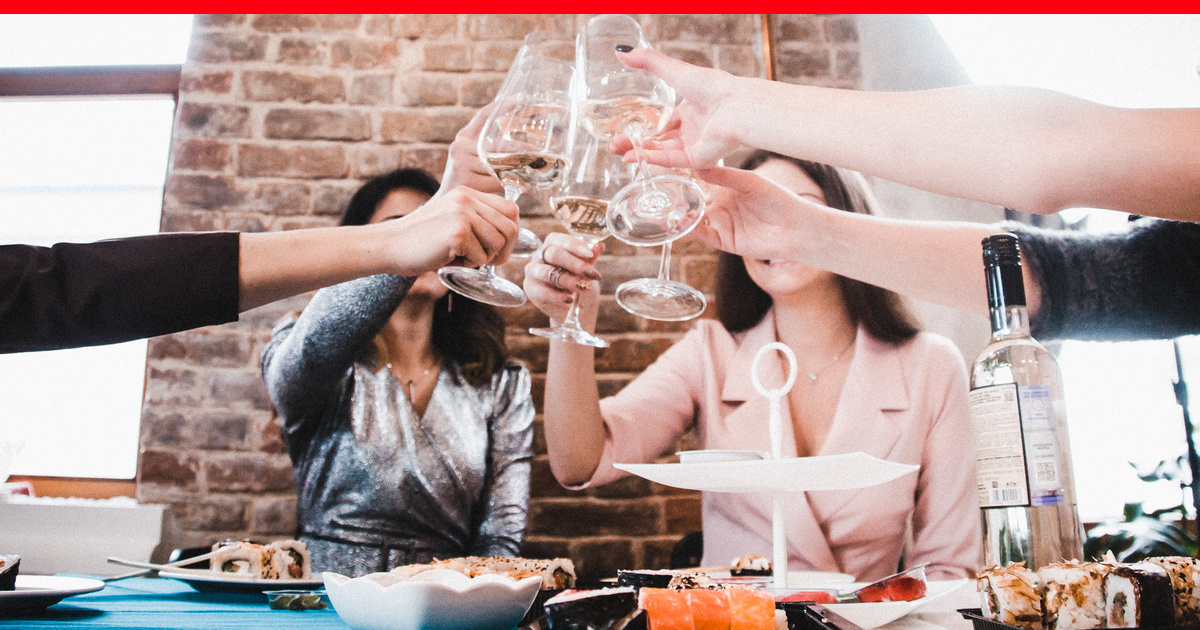 Этикет на вечеринке: правила веселья без стыда