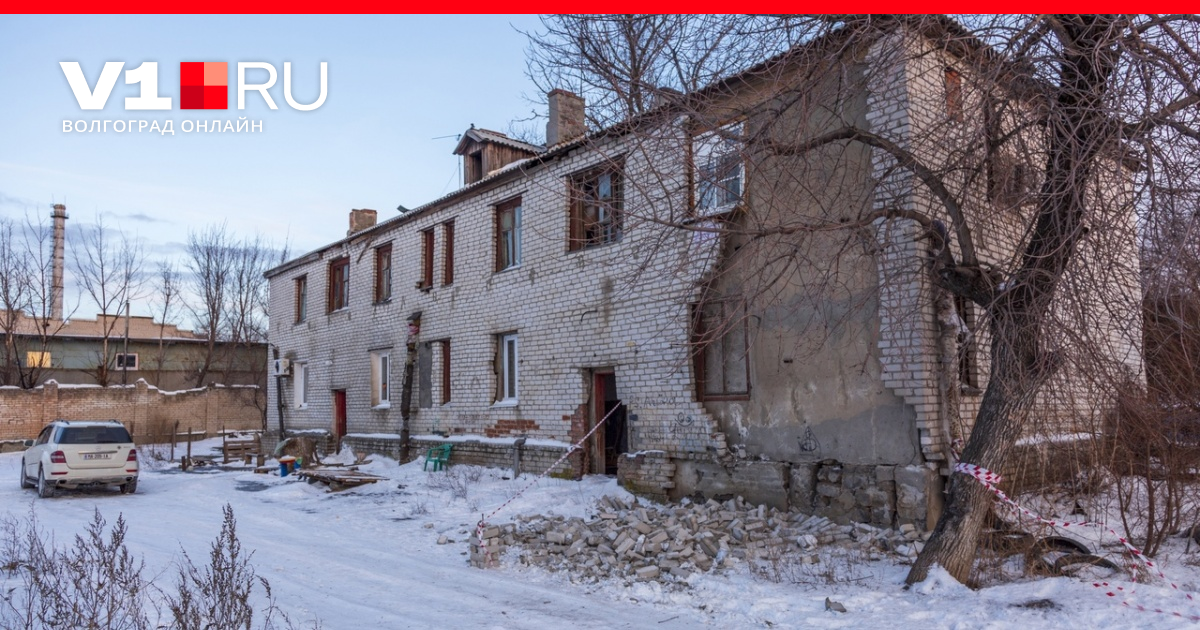 «Плачу 20 тысяч за съем»: потолок обрушился в общежитии в Волгограде