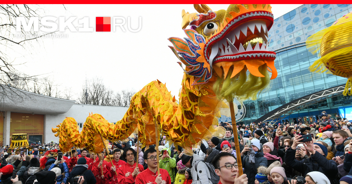 Новогодний танец дракона в Китае