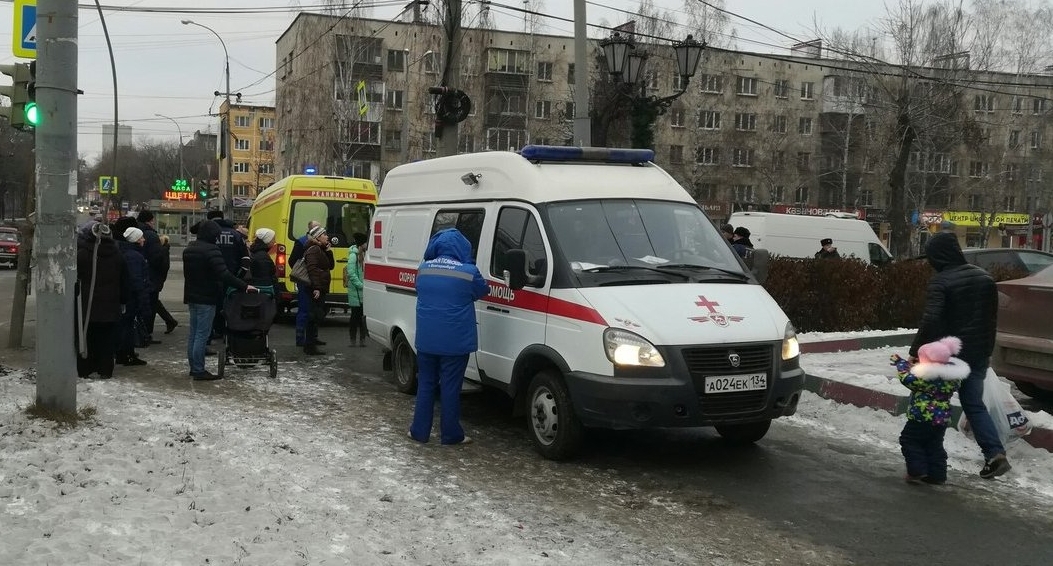 Е1 новости екатеринбурга происшествия. ДТП В Екатеринбурге сегодня на Уралмаше. Авария на технической Екатеринбург.