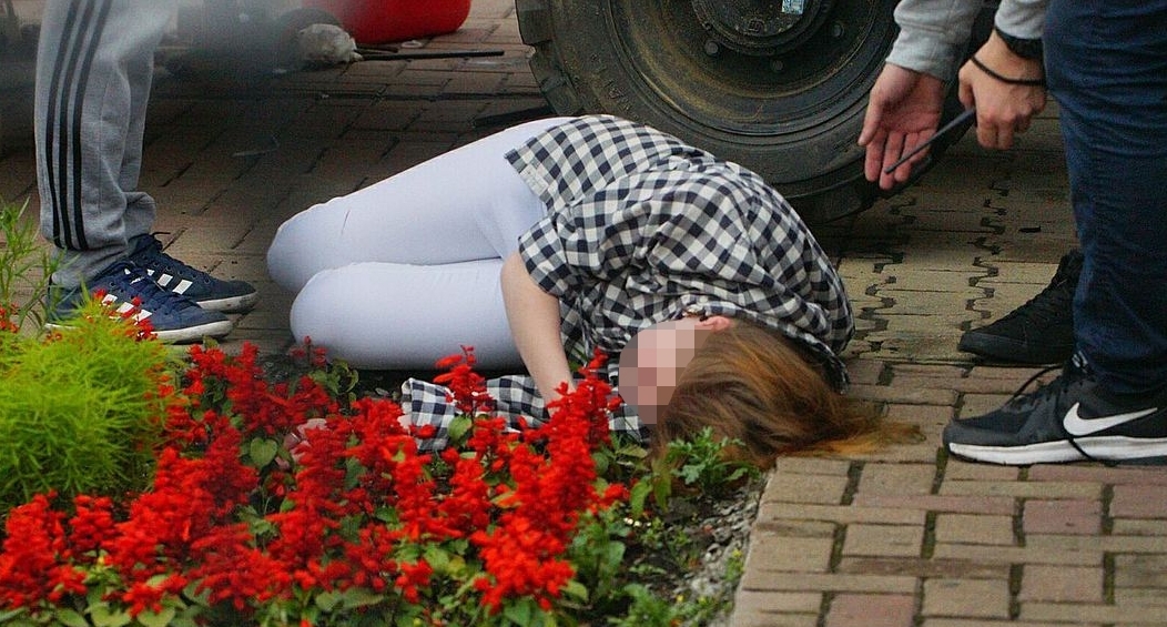 Полное видео как девочка упала. Полное видео как девочка упала. Полное видео как девочка упала. Чайковский сорвалась с 6 этажа. Полное видео как девочка упала.