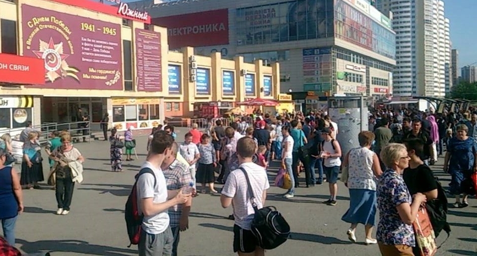 Вокзал екатеринбург автовокзала южный. Южный автовокзал Екатеринбург. Северный автовокзал Екатеринбург. Северный автовокзал Екатеринбург улица. Северный автовокзал Екатеринбург внутри.