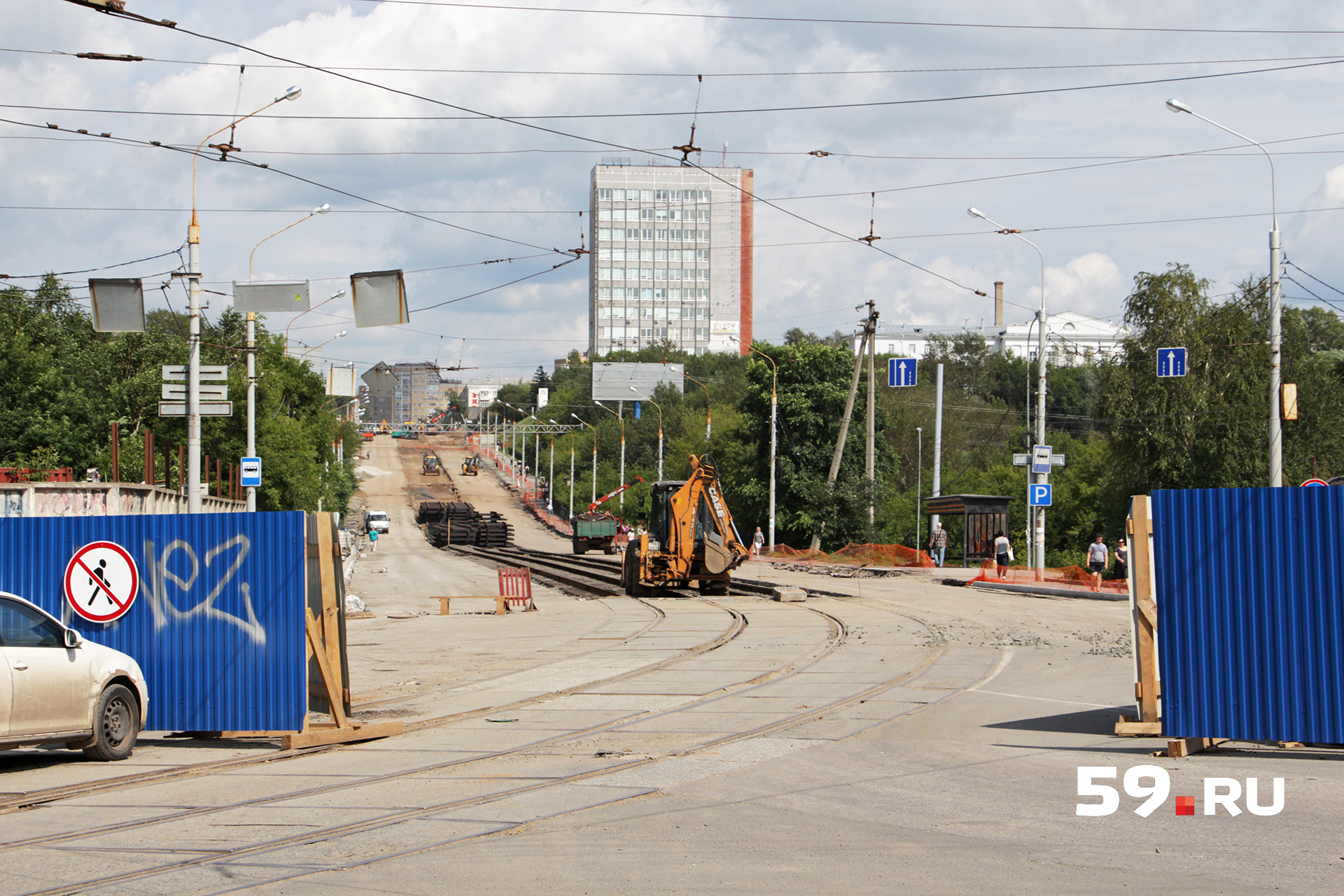 С улицы Ленина теперь видно всю реконструкцию дамбы