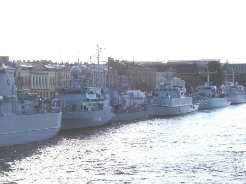 Визит первой постоянной минно-тральной группы НАТО в СПб в 2004 году