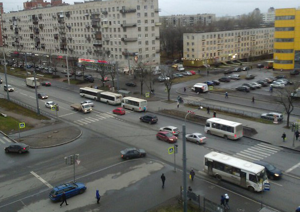 Перекресток проспекта Ветеранов и улицы Генерала Симоняка