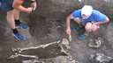 На Дону во время раскопок нашли кости и два горшка второго тысячелетия до нашей эры