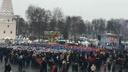 В поддержку российских олимпийцев ярославцы выстроились в живой триколор
