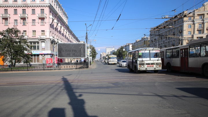 Из-за укладки асфальта в центре Челябинска закрыли движение троллейбусов