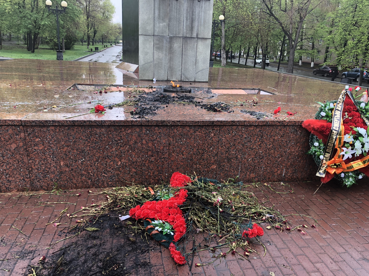 Сейчас мемориал больше похож на кострище Сейчас мемориал больше похож на кострище