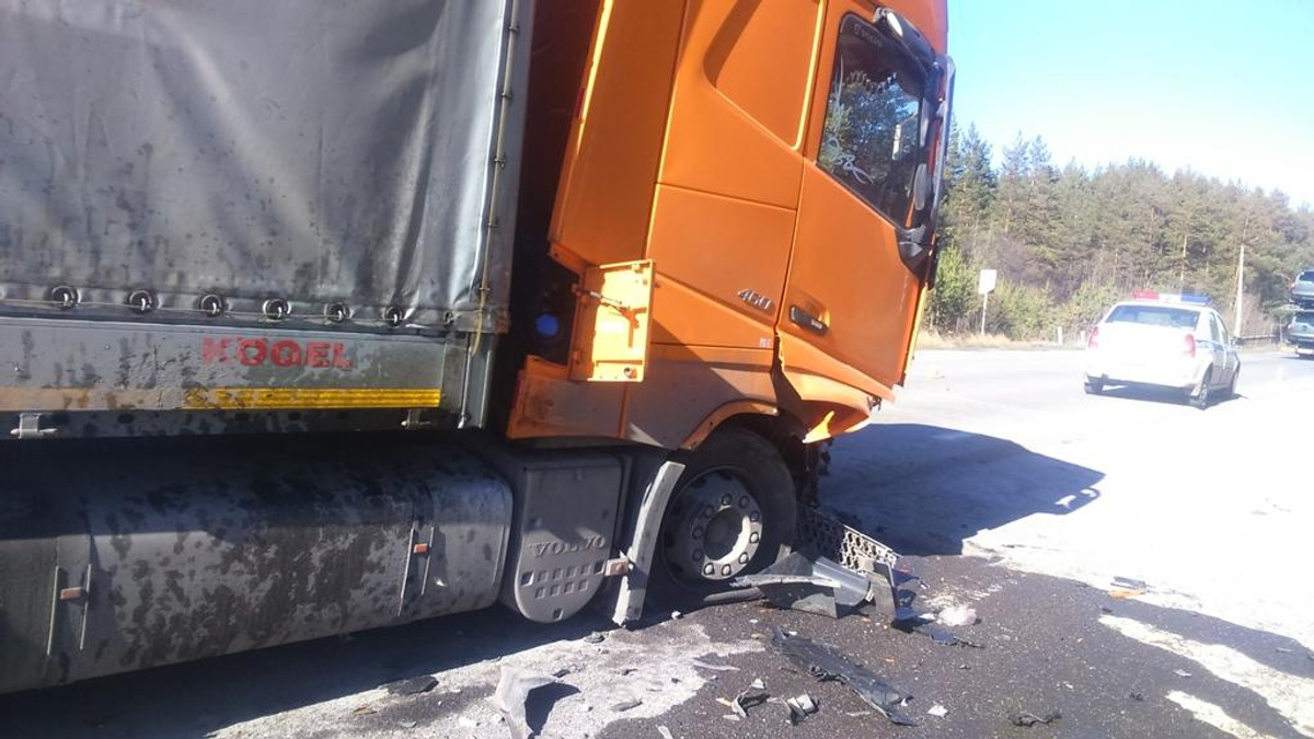 В ДТП пострадали три человека В ДТП пострадали три человека