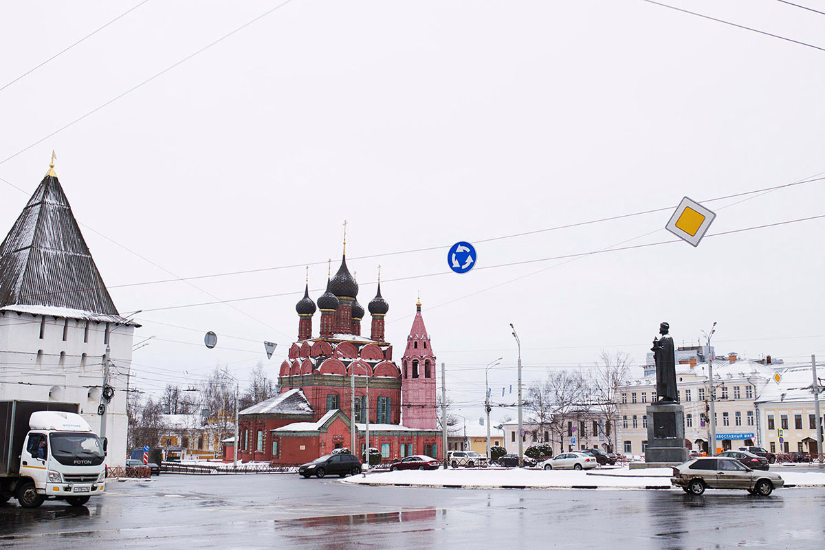 Богоявленская площадь фото. Богоявленская площадь Ярославль. Площадь Богоявления Ярославль панорама. Ярославль достопримечательности площадь Богоявления. Богоявленская площадь Ярославль зима.