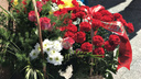 В преддверии 9 Мая жители Самары возложили цветы к горельефу «Скорбящей Матери-Родине»
