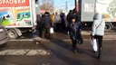 Жители Безымянки попросили убрать автолавки у метро