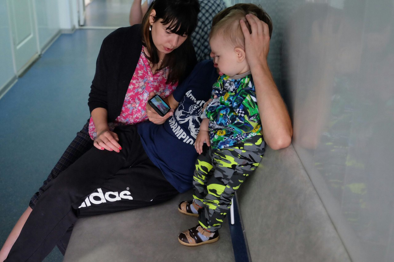 Елена вместе с сыном отправились в больницу Краснокамска