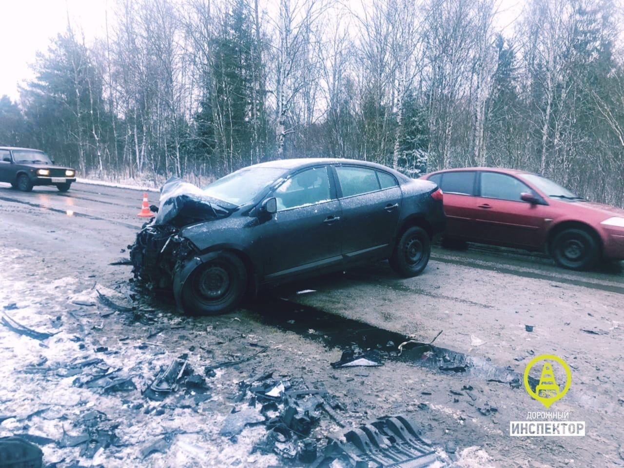 В ДТП под Гатчиной пострадала семья. Молодой водитель «Гольфа» не справился  с машиной на мокром асфальте - 2 декабря 2019 - ФОНТАНКА.ру