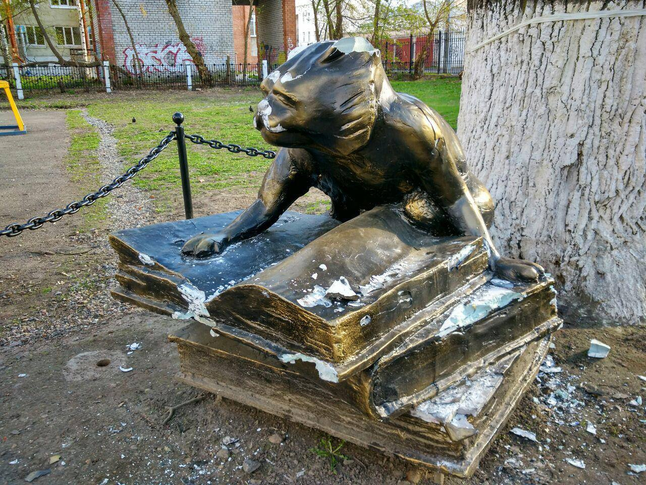 скульптура кошки депутатская ярославль. коте ярославль. кот на депутатской улице ярославль. памятник коту пушкина. коты на улицах москвы.