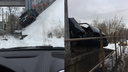 В Ярославле легковушка запарковалась в мост