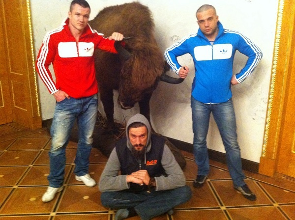 Справа - Дмитрий Смилянец, в центре - Сергей Матвиенко. Фото с сайта http://moscowfive.ru