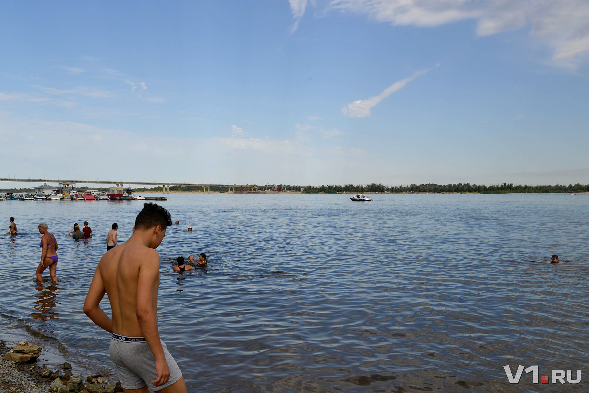 Плавать в Волге рядом с Медведевым запретили только катерам