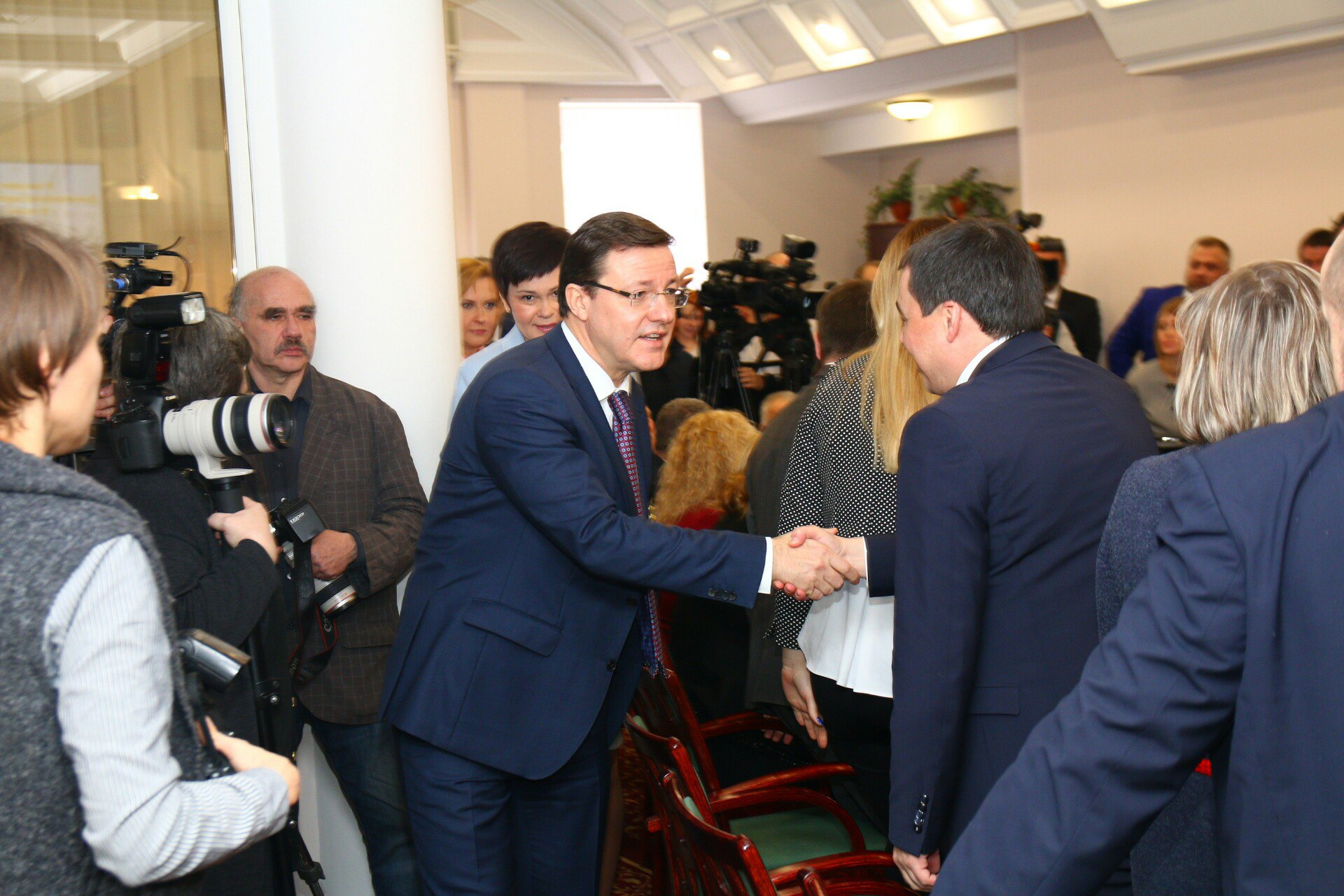Врио губернатора лично приехал поздравить вновь избранного главу Самары